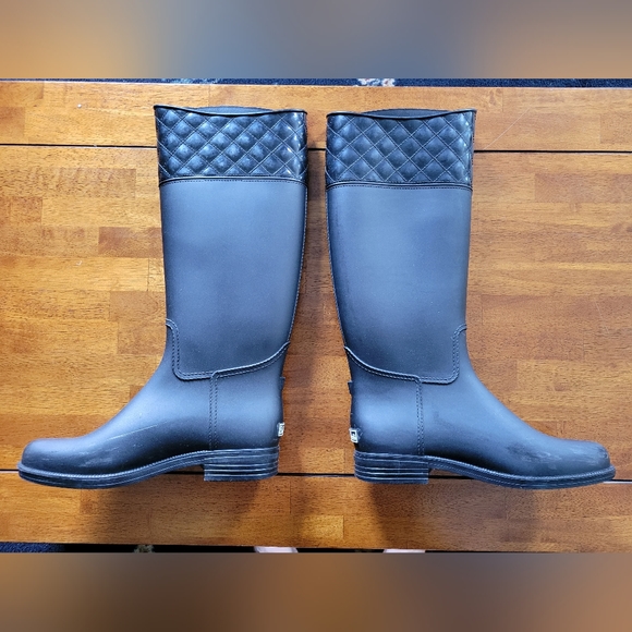 Bootsi Tootsi tall rain boots,  black with a quilted look at the top. Size 8, - Picture 2 of 7